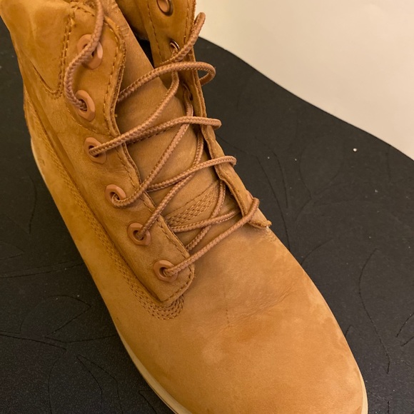 Timberland Wheat Boots GUC/EUC